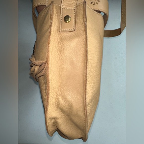 'KARINA' FRINGE LEATHER SHOULDER BAG IN NUDE - Picture 5 of 12